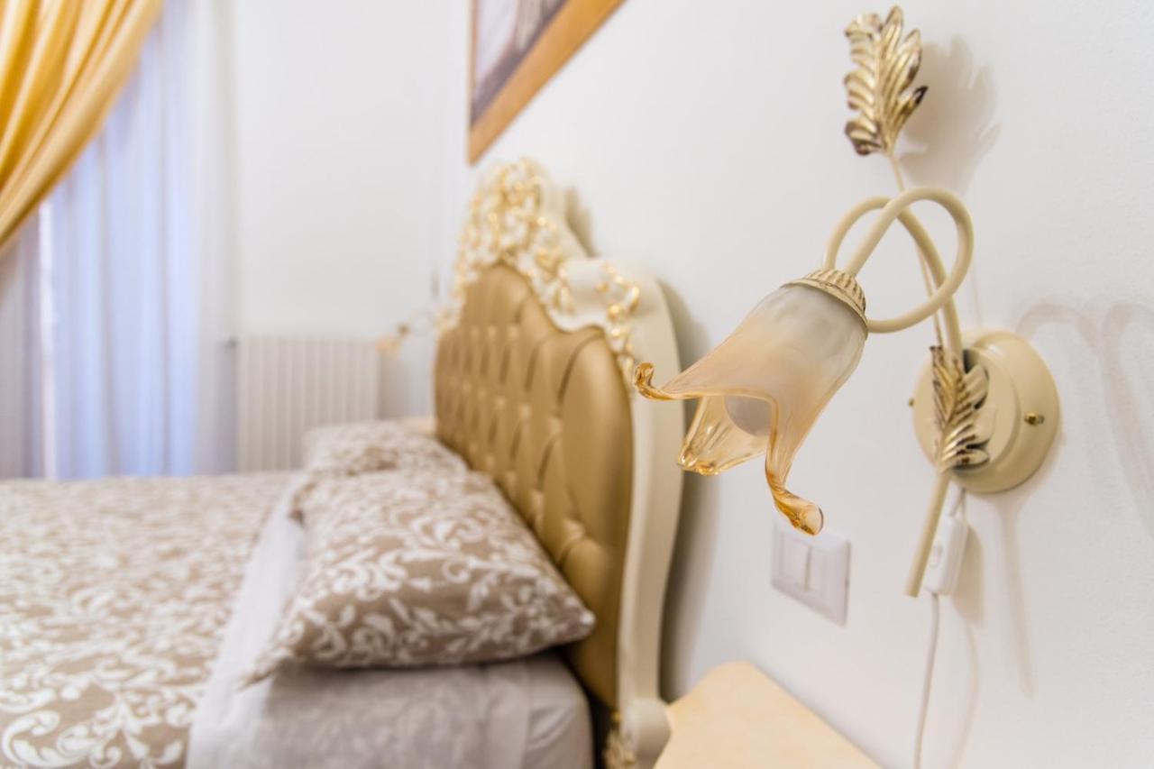Hotel Palazzo Le Travi Bari Esterno foto